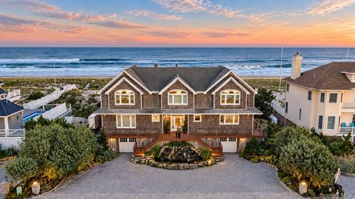 747 Dune Rd, Southampton, NY, 11968-4715 | Card Image
