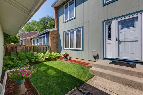 330 Elmwood Ln, Bloomingdale, IL, 60108-2118 | Card Image
