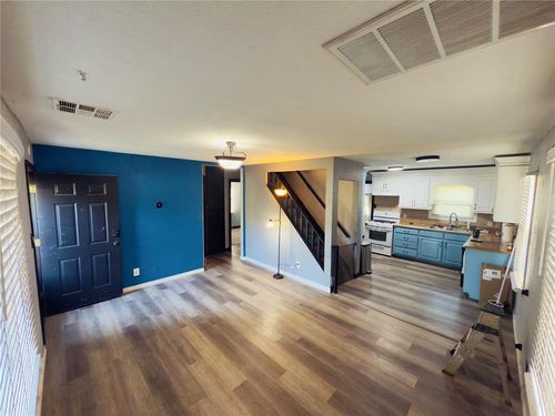 102 E Lilac Ln, Midwest City, OK, 73110-5202 | Card Image