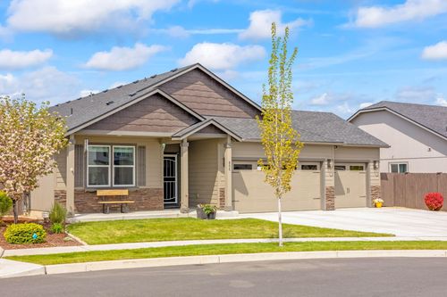 855 Nw 26th Way, Redmond, OR, 97756-6411 | Card Image