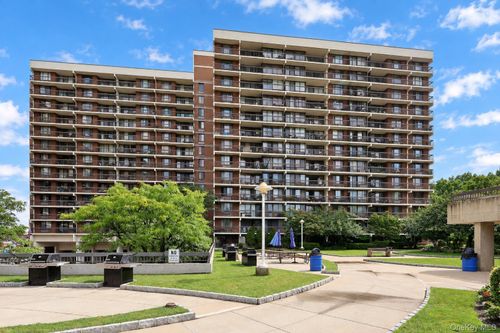 8d-150-38 Union Turnpike, New York, NY, 11367 | Card Image