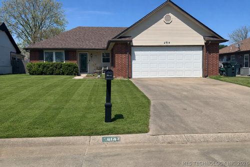 614 W 20th St S, Claremore, OK, 74019-3553 | Card Image