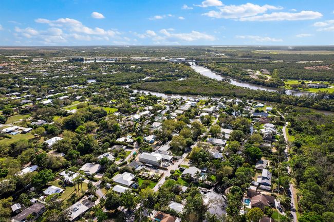 556 Sw Rustic Cir, House other with 3 bedrooms, 2 bathrooms and null parking in Stuart FL | Image 75