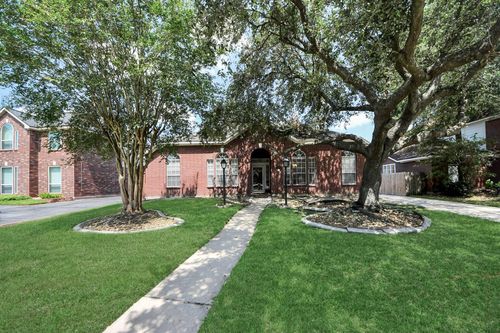 6406 Castle Lane Dr, Houston, TX, 77066-3920 | Card Image