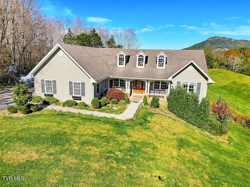 380 Kennedy Dr, Pounding Mill, VA, 24637-3674 | Card Image