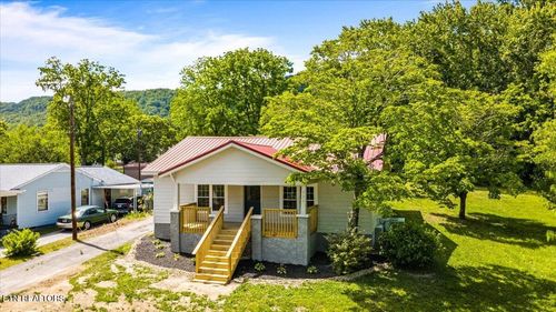 922 W Central Ave, La Follette, TN, 37766-3323 | Card Image