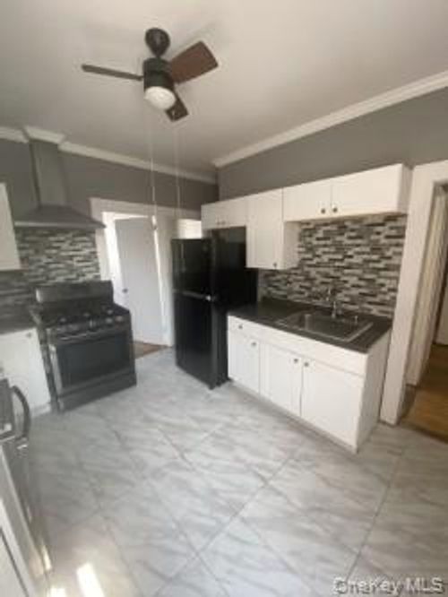 1-80 2nd St, Mineola, NY, 11501-3008 | Card Image