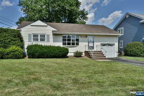 46 Stadtmauer Dr, Clifton, NJ, 07013-2511 | Card Image