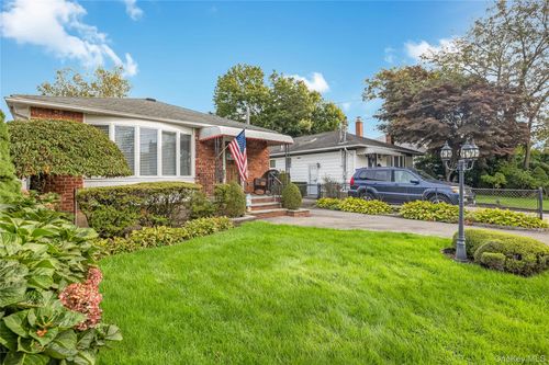 53 Glengariff Rd, Massapequa Park, NY, 11762-3022 | Card Image