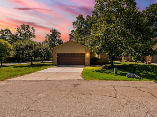 7421 Parkdale, West Bloomfield, MI, 48322-1086 | Card Image