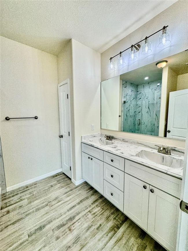 18 Edgewater St, House other with 3 bedrooms, 2 bathrooms and 2 parking in Hitchcock TX | Image 29