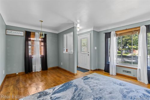 212 Shadowlawn St, Inkster, MI, 48141-1317 | Card Image