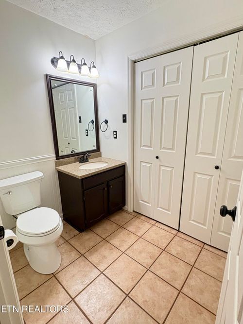 1005 Harbour Shore Dr, Knoxville, TN, 37934-7030 | Card Image