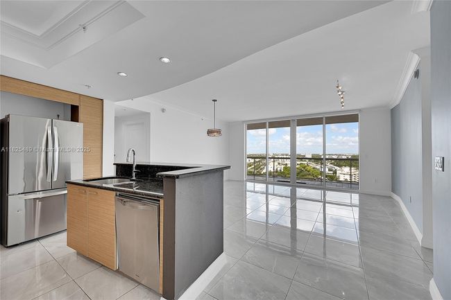 APT-1211 - 1 N Ocean Blvd, Condo with 2 bedrooms, 2 bathrooms and null parking in Pompano Beach FL | Image 7