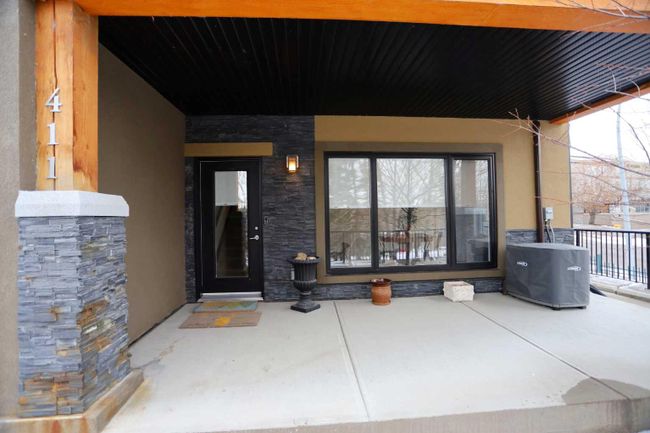 411 Valley Ridge Manor Nw, Home with 2 bedrooms, 2 bathrooms and 4 parking in Calgary AB | Image 5