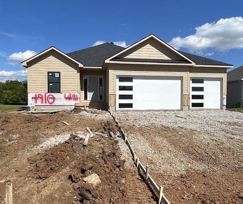 1910 Owen Dr, Pleasant Hill, MO, 64080-1624 | Card Image