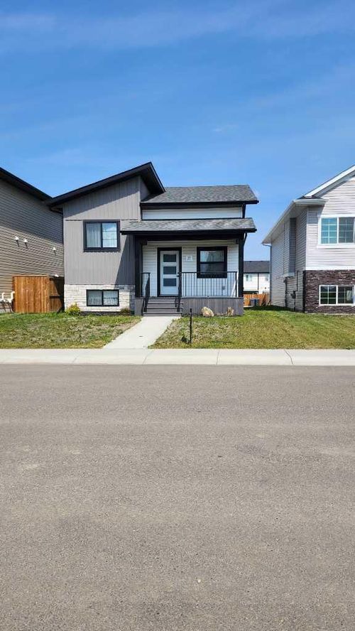 11 Ian Way, Red Deer County, AB, T4E | Card Image