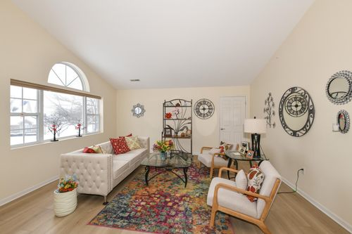 9128 W Elm Ct, Franklin, WI, 53132-7800 | Card Image