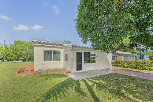 17570 Ne 19th Ave, North Miami Beach, FL, 33162-2216 | Card Image