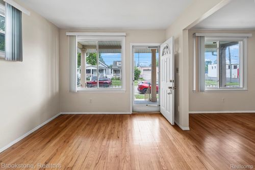 314 W Muir Ave, Hazel Park, MI, 48030-2429 | Card Image