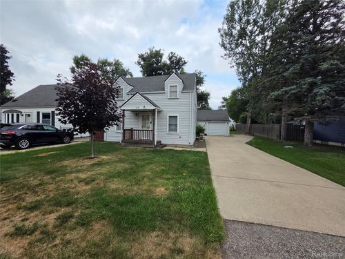 1031 Arthur Dr, Troy, MI, 48083-1802 | Card Image