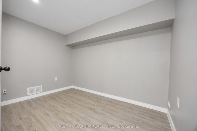 12 Sunset Ave, House other with 5 bedrooms, 2 bathrooms and 8 parking in Warwick ON | Image 31