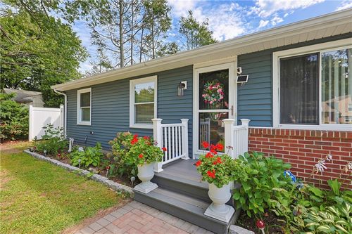 849 Roger Williams Ave, Rumford, RI, 02916-2145 | Card Image