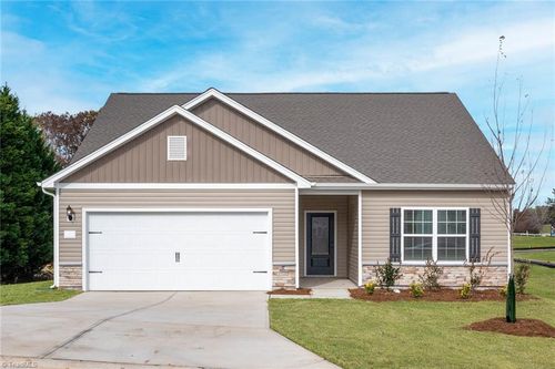 124 Courtland Dr, King, NC, 27021-8849 | Card Image