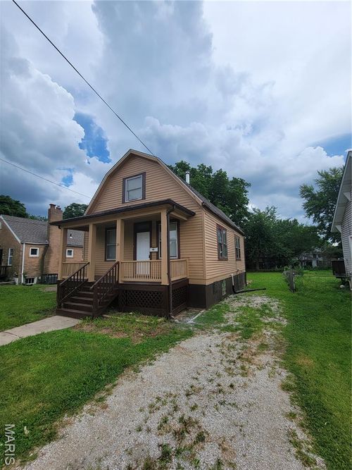 26 Compton Ave, Ferguson, MO, 63135-2732 | Card Image
