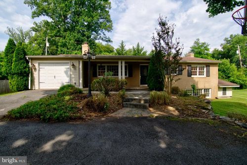 900 Walker Rd, GREAT FALLS, VA, 22066-1917 | Card Image