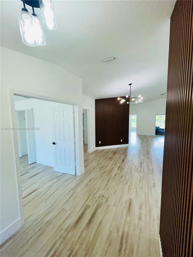 272 Sw Oakridge Dr, House other with 4 bedrooms, 2 bathrooms and null parking in Port St. Lucie FL | Image 5