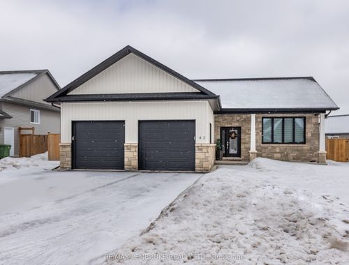 43 Liam St, Petawawa, ON, K8H0G7 | Card Image