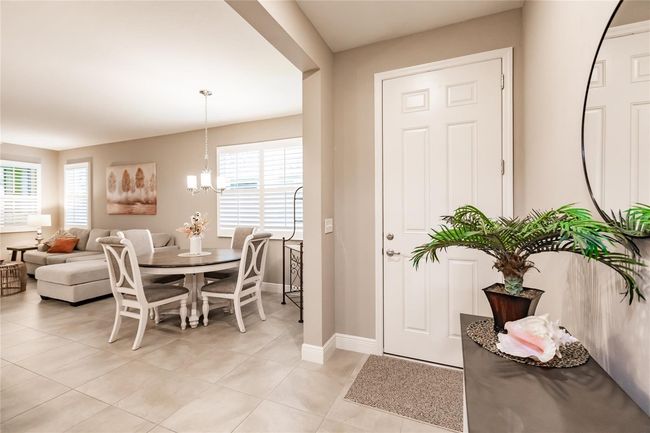 FOYER | Image 6
