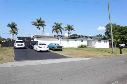360 Kismet Ave, Pahokee, FL, 33476-1318 | Card Image