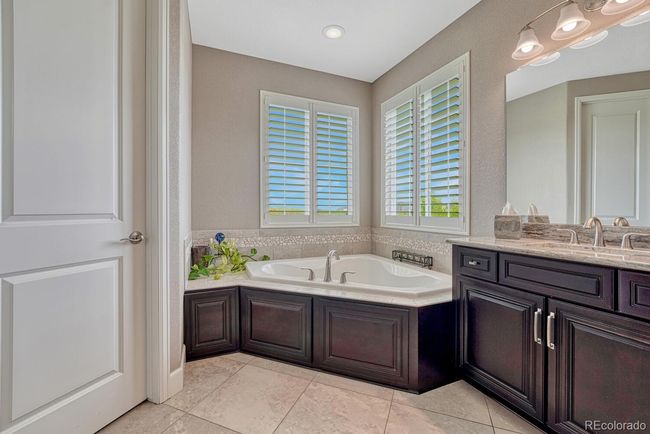 27625 E Moraine Dr, House other with 5 bedrooms, 5 bathrooms and 3 parking in Aurora CO | Image 23
