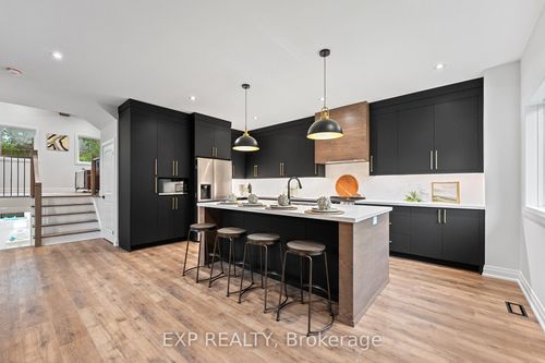 168 Berczy St, Barrie, ON, L4M3R6 | Card Image