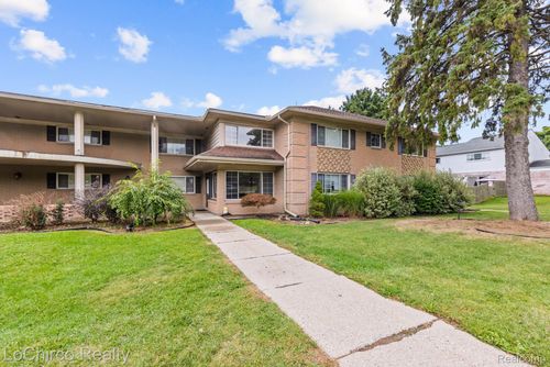 17-2377 Walton Blvd, Rochester Hills, MI, 48309-1458 | Card Image
