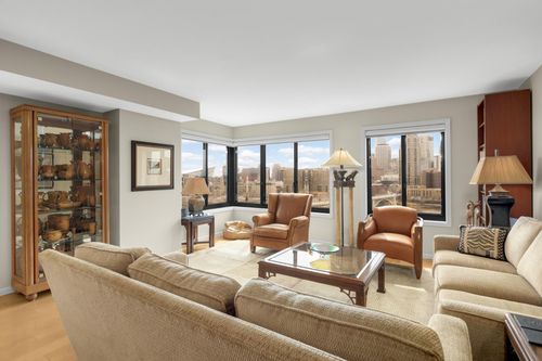 l1203-110 Bank St Se, Minneapolis, MN, 55414-3901 | Card Image