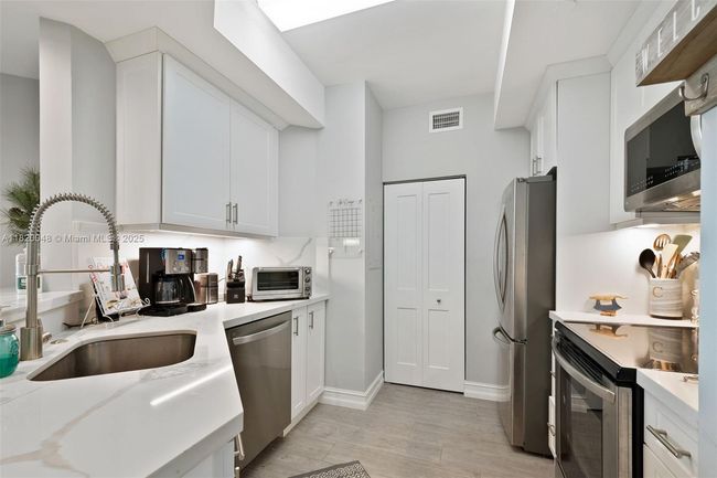 APT-1006 - 888 Brickell Key Dr, Condo with 1 bedrooms, 2 bathrooms and null parking in Miami FL | Image 5