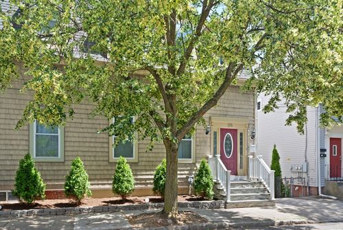 125 Heath St, Somerville, MA, 02145-1418 | Card Image