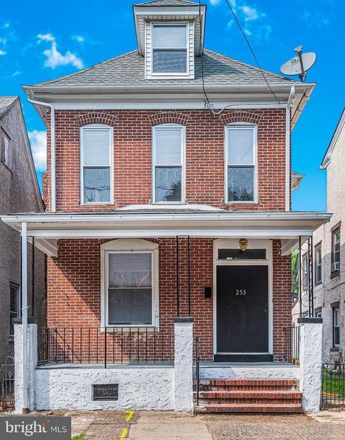 253 Beech St, POTTSTOWN, PA, 19464-5556 | Card Image