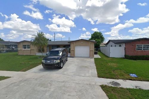 711-711 Sw 64th Pkwy, Pembroke Pines, FL, 33023-1531 | Card Image