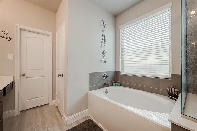 Primary Bathroom | Image 28