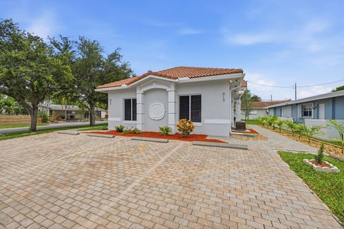 913 Ne 12th Avenue, Pompano Beach, FL, 33060 | Card Image