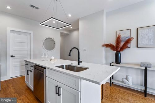 2-1118 Neal St Ne, WASHINGTON, DC, 20002-3822 | Card Image