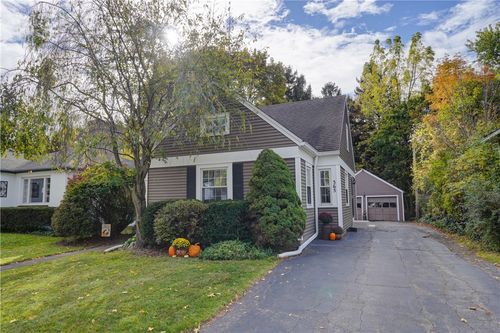 365 Colebourne Rd, Rochester, NY, 14609-6837 | Card Image