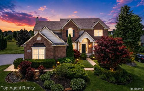 26321 Daria Cir E, South Lyon, MI, 48178-8078 | Card Image