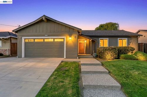 4534 Newhaven Way, Castro Valley, CA, 94546-3642 | Card Image