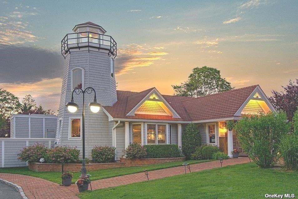 322 W Montauk Hwy, Hampton Bays, NY 11946