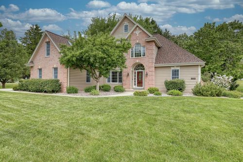 N27W26292 Crestview Drive, Pewaukee, WI, 53072 | Card Image